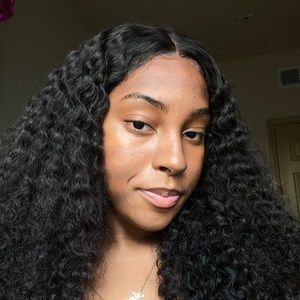 Meet your Posher, Anaya